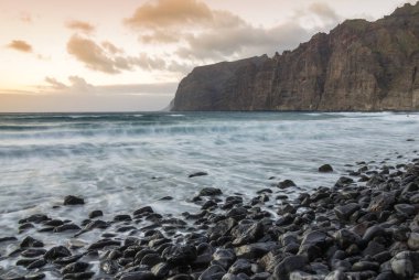 Cliffs Los Gigantes gün batımında