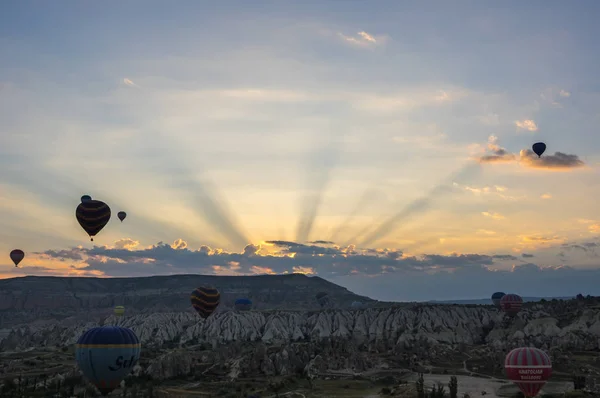 Heißluftballons über Kappadokien — Stockfoto