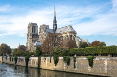 Paris 'ten değil.
