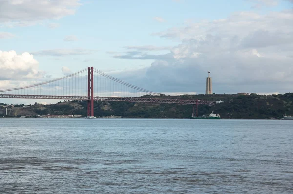 The 25 de Abril Bridge — Stock Photo, Image