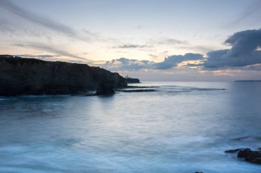 Atlantik Okyanusu kıyısında