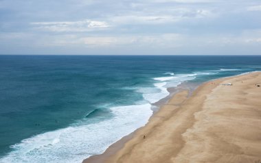 Atlantik Okyanusu kıyısında