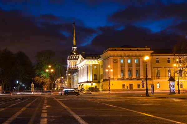 Admiralsgebäude in heiliger petersburg — Stockfoto