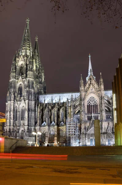 Nacht uitzicht op de Dom van Keulen — Stockfoto