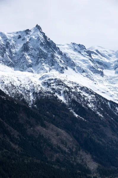 Панорамный вид на французские Альпы — стоковое фото