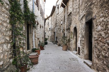 Tourrettes-sur-Loup Caddesi