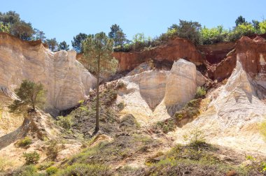 Colorado provencal Rustrel içinde