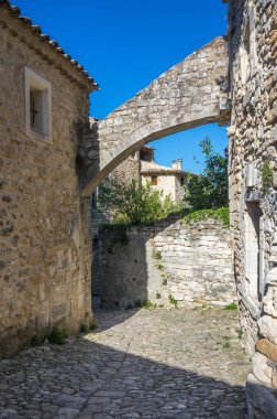 Oppede-le-Vieux Caddesi