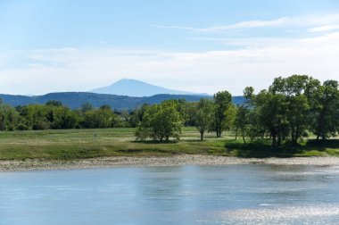 Rhone Nehri'nin panoramik görünüm