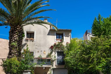 Pont-Saint-Esprit eski evde