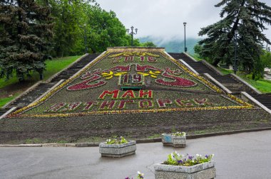 Çiçek takvim Pyatigorsk şehir parkında