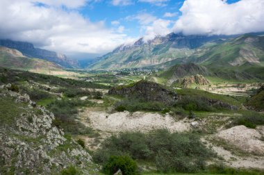 Rusya'nın Kafkasya dağlarında baksan gorge