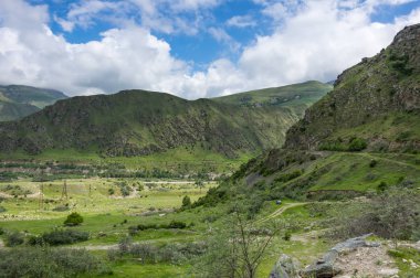 Rusya'nın Kafkasya dağlarında baksan gorge