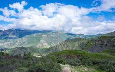 Rusya'nın Kafkasya dağlarında baksan gorge