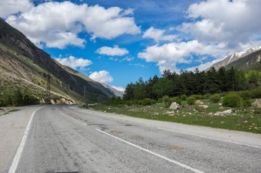 Rusya'nın Kafkasya dağlarında baksan gorge