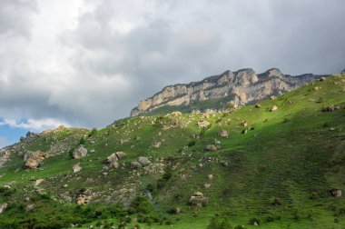 Rusya'nın Kafkasya dağlarında baksan gorge