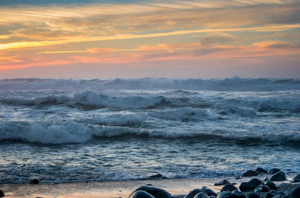 La costa dell'oceano Atlantico al tramonto — Foto Stock