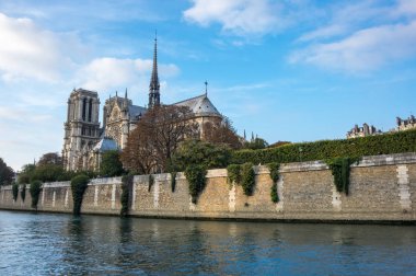 Paris 'ten değil.