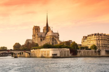 Paris 'ten değil.