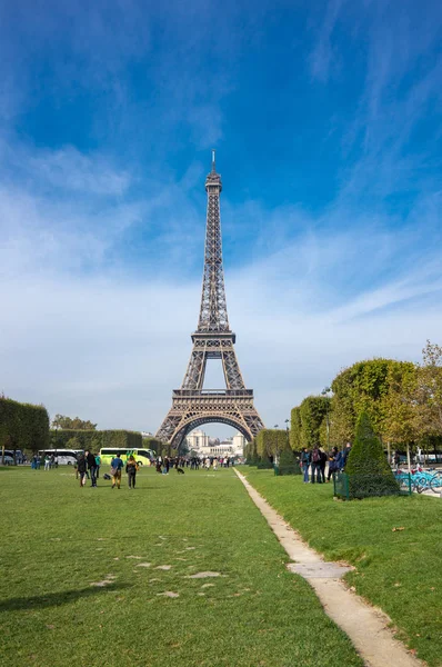 The Eiffel Tower in Paris — Stock Photo, Image