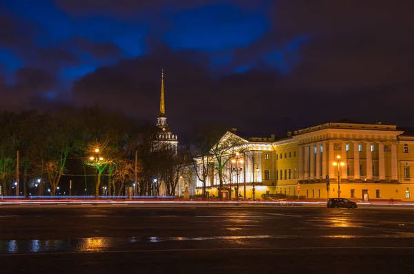 Gebouw van de Admiraliteit in Sint-Petersburg — Stockfoto