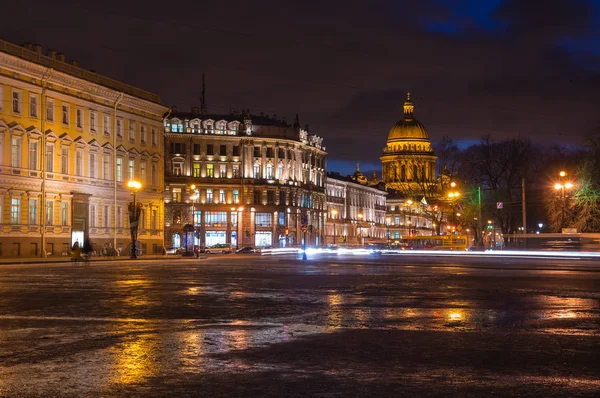 Vista nocturna de San Petersburgo —  Fotos de Stock