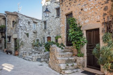 Tourrettes-sur-Loup Caddesi