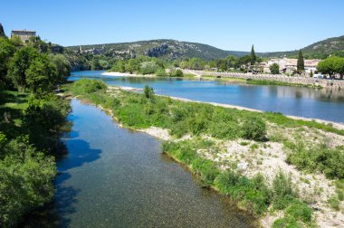 Ardèche nehir panoramik manzaralı