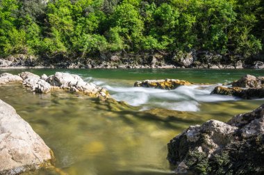 Ardèche nehir panoramik manzaralı