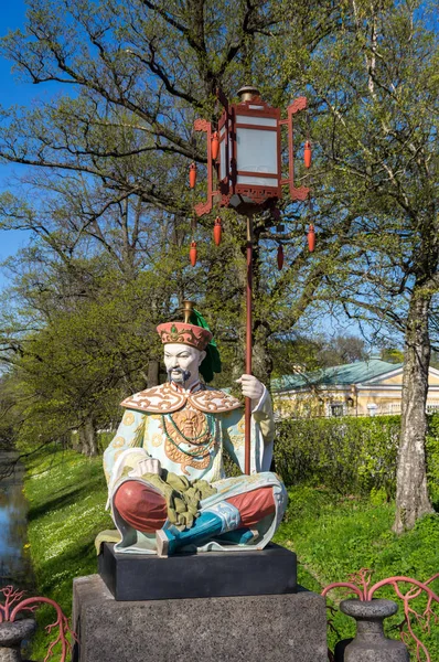 Standbeeld in Alexander park — Stockfoto