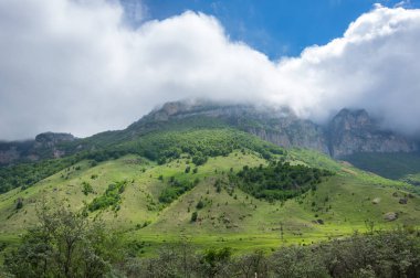 Rusya'nın Kafkasya dağlarında baksan gorge