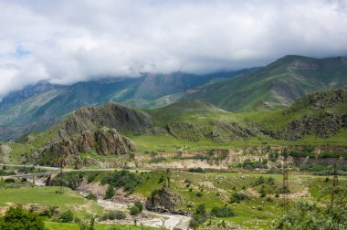 Rusya'nın Kafkasya dağlarında baksan gorge