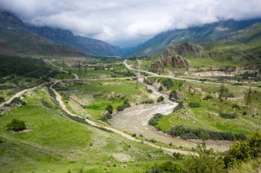 Rusya'nın Kafkasya dağlarında baksan gorge