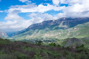 Rusya'nın Kafkasya dağlarında baksan gorge