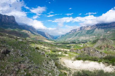 Rusya'nın Kafkasya dağlarında baksan gorge