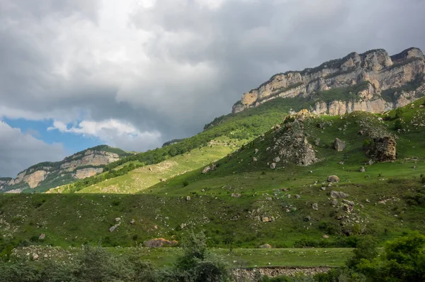 Baksan gorge in the Caucasus mountains in Russia — Stock Photo, Image