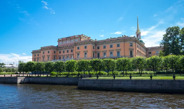 Mikhailovskij-slottet i St Petersburg — Stockfoto