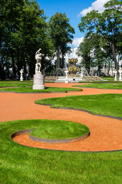 Summer garden in Saint-Petersburg, Russia — Stock Photo, Image