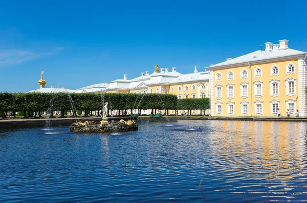 Schloss Peterhof — Stockfoto