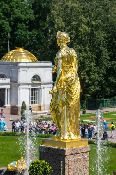 Fontanny w górnej ogród Peterhof — Zdjęcie stockowe