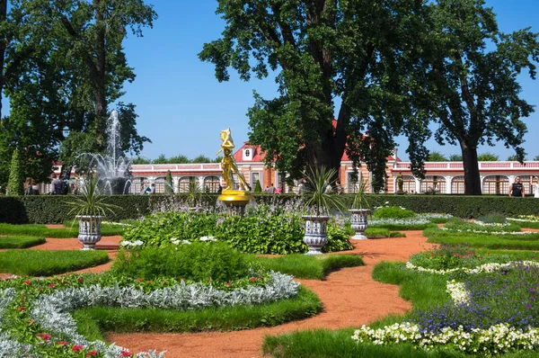 Monplaisir Pałac Peterhof — Zdjęcie stockowe