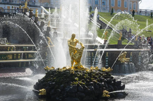 Samson fountain of the Grand Cascade — Stock Photo, Image