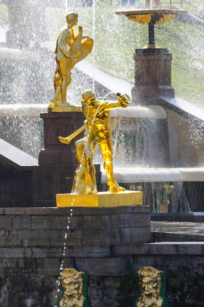 Fountains of the Grand Cascade, Saint-Petersburg — Stock Photo, Image