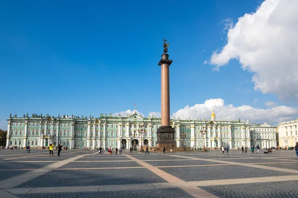 Palacio de Invierno en San Petersburgo, Rusia — Foto de Stock