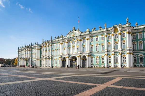 Palacio de Invierno en San Petersburgo, Rusia — Foto de Stock