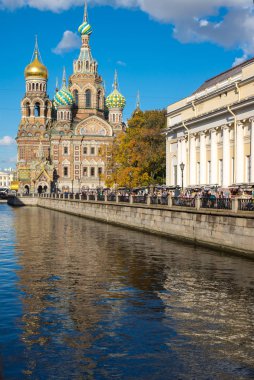 Kurtarıcının Kilisesi Kan Döküyor