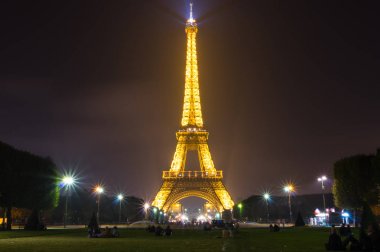 Geceleyin Eyfel Kulesi