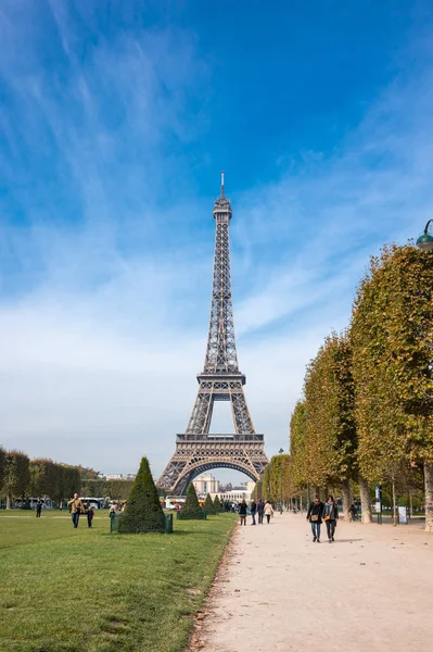 The Eiffel Tower in Paris — Stock Photo, Image