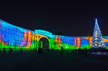 Palace Meydanı'nda ışık gösterisi