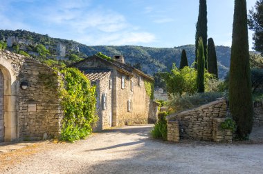 Oppede-le-Vieux Caddesi